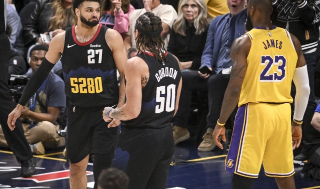 开云体育官网-称赞老对手！詹姆斯：我认为穆雷毫无疑问是今年的全明星球员