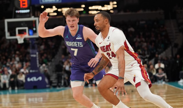 开云体育官网-NBA把季后赛门票改成饥饿游戏，8队抢4张椅子