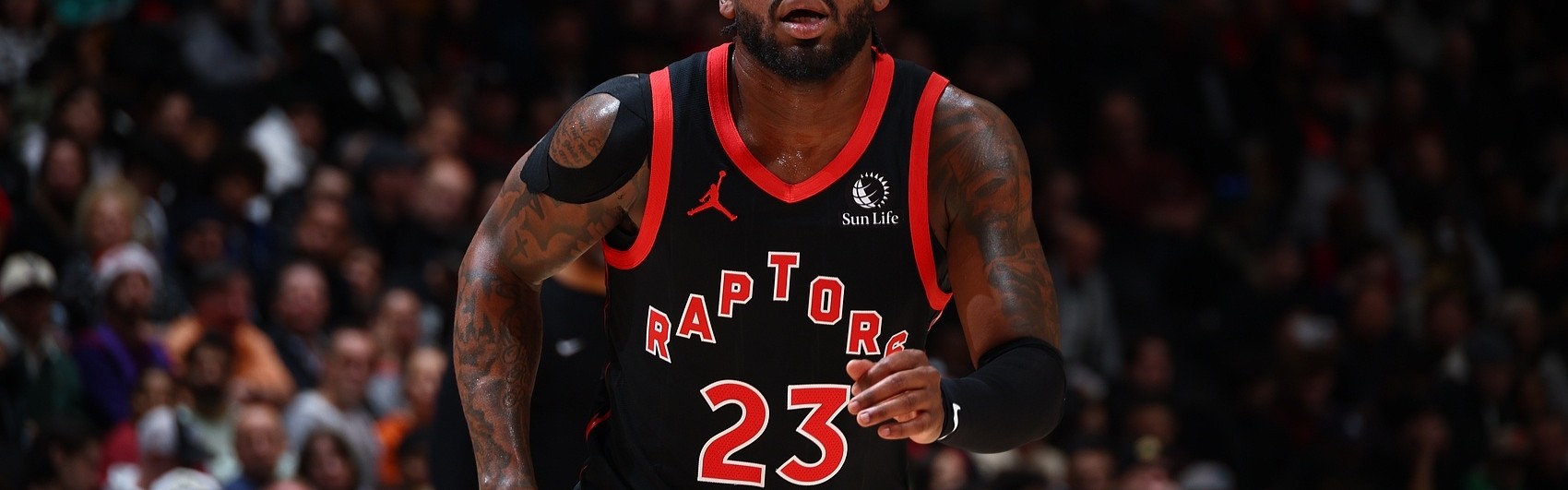 开云-问题不大！谢德疑似崴脚受伤&amp;一瘸一拐回到替补席 随后返回比赛