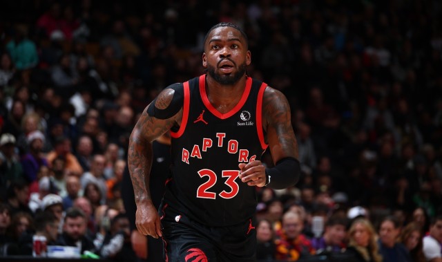 开云-问题不大！谢德疑似崴脚受伤&amp;一瘸一拐回到替补席 随后返回比赛