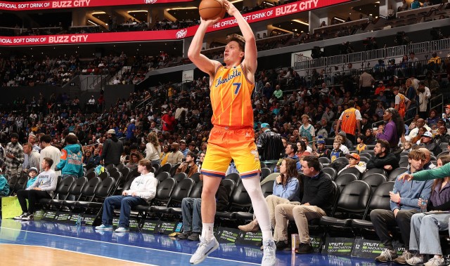 追梦：克尼佩尔投篮像年轻的克莱 但防守和竞争力还不能比肩